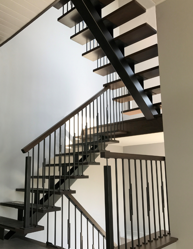   LTO STRINGER  WOOD STAIRCASE WITH CENTRAL STEEL STRINGER AND FORGED STEEL BALUSTERS  - Tokyo - Prestige Metal