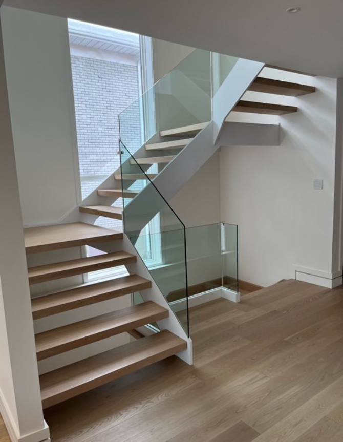   LSD STRINGER  FLOATING STAIRCASE WITH WOOD TREADS, GLASS RAILINGS AND LATERAL STEEL STRINGERS  - San Diego - Prestige Metal